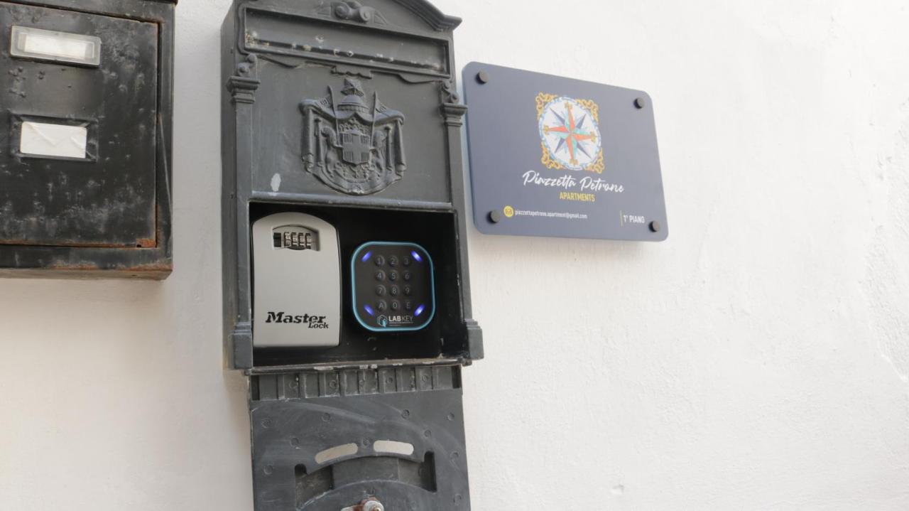 Piazzetta Petrone Apartments + Parking Vieste Eksteriør bilde