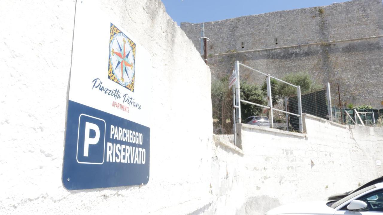 Piazzetta Petrone Apartments + Parking Vieste Eksteriør bilde