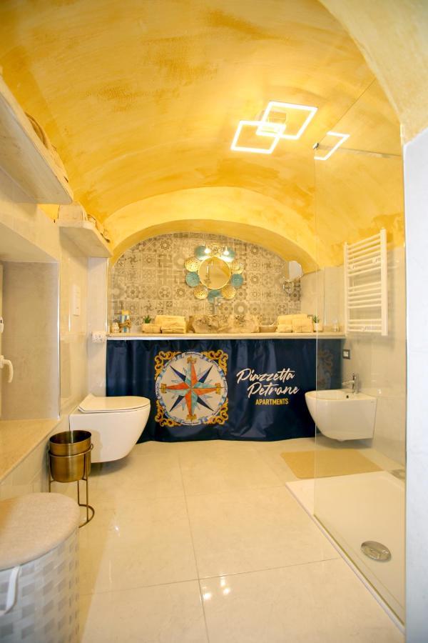 Piazzetta Petrone Apartments + Parking Vieste Eksteriør bilde