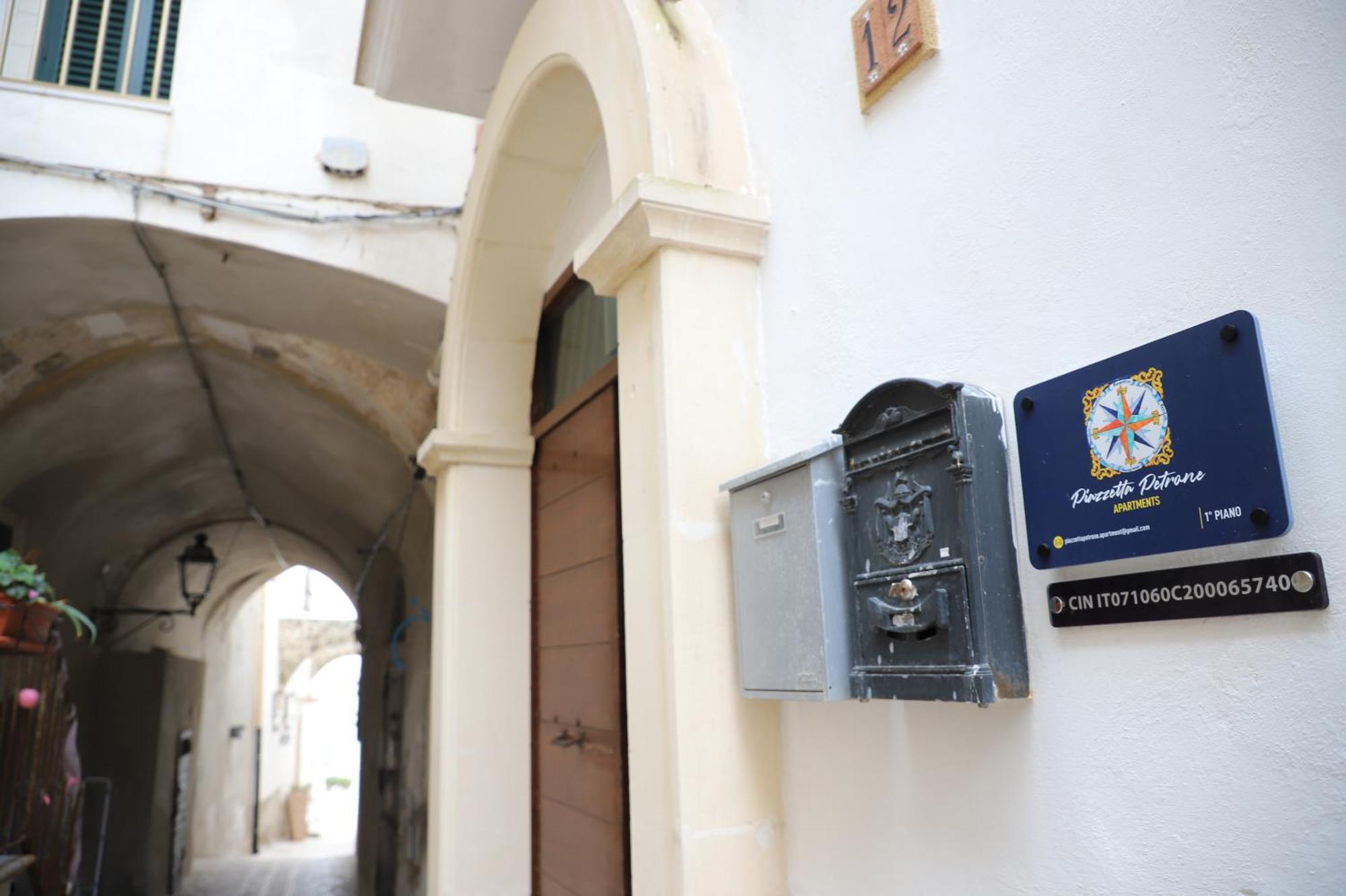 Piazzetta Petrone Apartments + Parking Vieste Eksteriør bilde